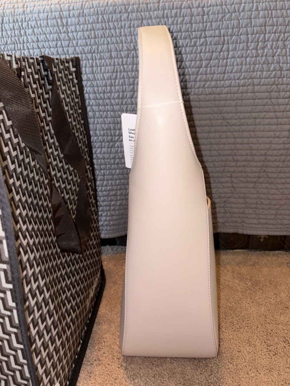 LARGE LULULEMON CLASSY SHOULDER BAG CASHEW FULL INCLUSION SHOP BAG, DUST BAG NWT - Picture 5 of 15